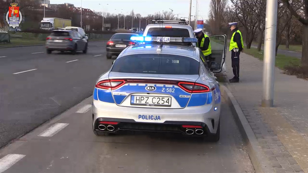 Policyjna grupa SPEED działa od listopada 2018 w Komendzie Stołecznej Policji. Posiada na wyposażeniu radiowozy marki BMW 330i xDrive oraz KIA Stinger GT