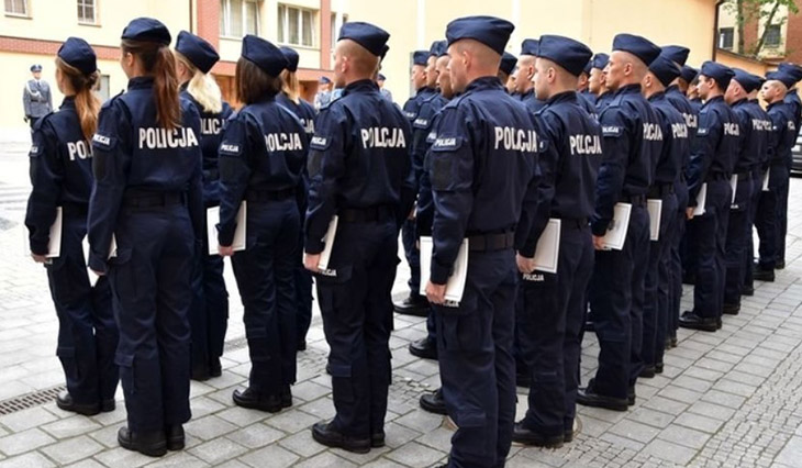Ślubowanie w Policji to pierwszy etap na drodze mundurowej kariery funkcjonariusza.