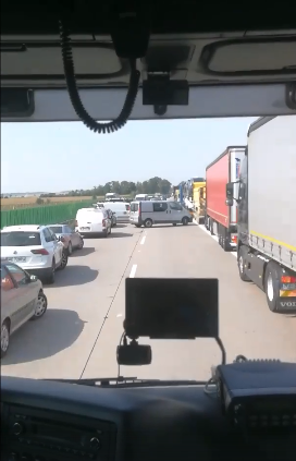 Kierowcy na dolnośląskim odcinku autostrady A4 zablokowali korytarz ratunkowy