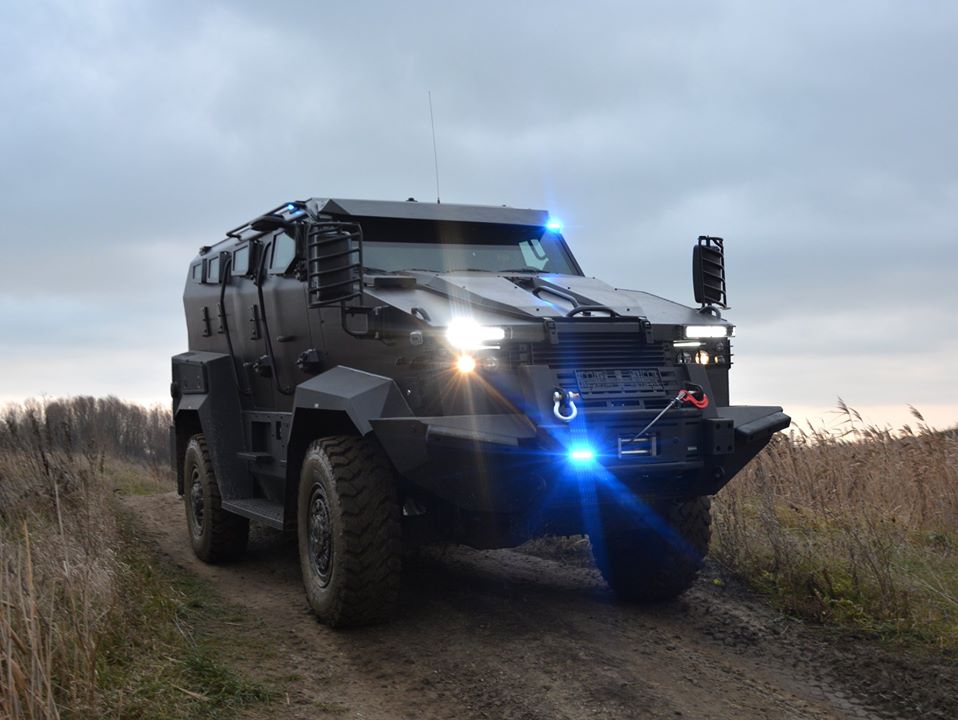 Lekki transporter opancerzony Tur VI, którego opis znajdziesz w książce pt. Policyjne Siły Kontrterrorystyczne w Polsce