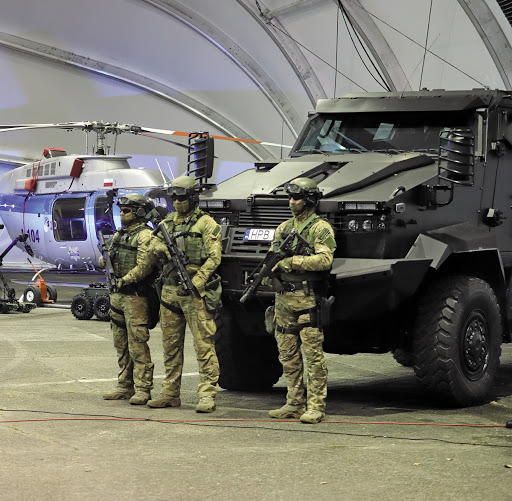 Antyterroryści. Lekki transporter opancerzony Tur VI